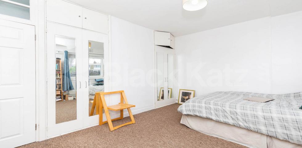 			CLOSE TO CITY UNI, 3 Bedroom, 1 bath, 1 reception Apartment			 Agdon Street EC1, CLERKENWELL